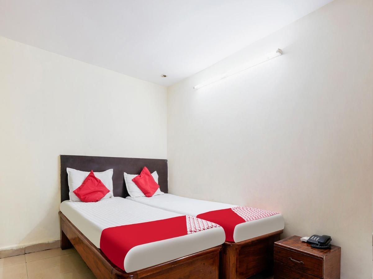 Spot On Hotel Supriya Vijayawāda Exterior foto